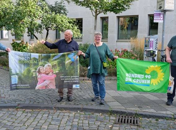 Es brennt Human Chain in Aachen, October 3, 2026: Human chain as part of the nationwide Es brennt campaign. The Aachen human chain is set to stretch from the Cathedral Square through the city center to Kelmis, Belgium. According to estimates, about 3,000 people from various
