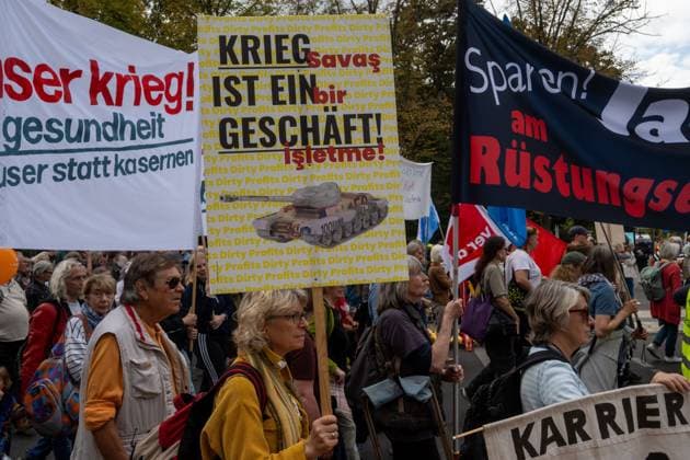 Thousands Join Peace Demonstration in Berlin Against Rearmament and Conscription BERLIN, GERMANY OCTOBER 3, 2026: Thousands of people took part in a peace demonstration in central Berlin on German Unity Day. A coalition of peace initiatives, trade unions, and political and civil-society groups organized the protest. The demonstrators focused on military rearmament, the possible reintroduction of conscription, and Germany™s military policy. The march began at the Brandenburg Gate and continued through the government district before concluding with a rally. The demonstration brought together participants expressing opposition to Germany™s current and proposed military policies on a national public holiday. Berlin Germany Copyright: x xjessxflomx xJNAxPressx