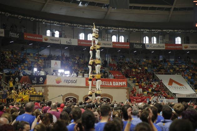 Human tower groups perform in the 30th Concurs de Castells competition in Tarragona TARRAGONA, SPAIN - OCTOBER 3: Members of human tower groups (colles) build intricate human towers (castells) during the competition section of the 30th Concurs de Castells at the Tarraco Arena Placa in Tarragona, Spain on October 3, 2026. The biennial event, recognized as UNESCO Intangible Cultural Heritage, gathers top teams from across Catalonia to construct towering multi-tiered human structures. Senhan Bolelli Anadolu Tarragona Spain. Editorial use only. Please get in touch for any other usage.  Copyright: x2026xAnadoluxSenhanxBolellix