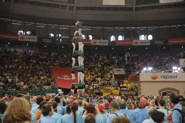 Human tower groups perform in the 30th Concurs de Castells competition in Tarragona TARRAGONA, SPAIN - OCTOBER 3: Members of human tower groups (colles) build intricate human towers (castells) during the competition section of the 30th Concurs de Castells at the Tarraco Arena Placa in Tarragona, Spain on October 3, 2026. The biennial event, recognized as UNESCO Intangible Cultural Heritage, gathers top teams from across Catalonia to construct towering multi-tiered human structures. Senhan Bolelli Anadolu Tarragona Spain. Editorial use only. Please get in touch for any other usage.  Copyright: x2026xAnadoluxSenhanxBolellix