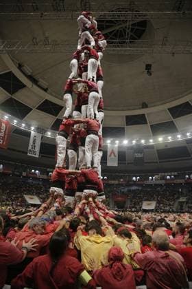 Human tower groups perform in the 30th Concurs de Castells competition in Tarragona TARRAGONA, SPAIN - OCTOBER 3: Members of human tower groups (colles) build intricate human towers (castells) during the competition section of the 30th Concurs de Castells at the Tarraco Arena Placa in Tarragona, Spain on October 3, 2026. The biennial event, recognized as UNESCO Intangible Cultural Heritage, gathers top teams from across Catalonia to construct towering multi-tiered human structures. Senhan Bolelli Anadolu Tarragona Spain. Editorial use only. Please get in touch for any other usage.  Copyright: x2026xAnadoluxSenhanxBolellix