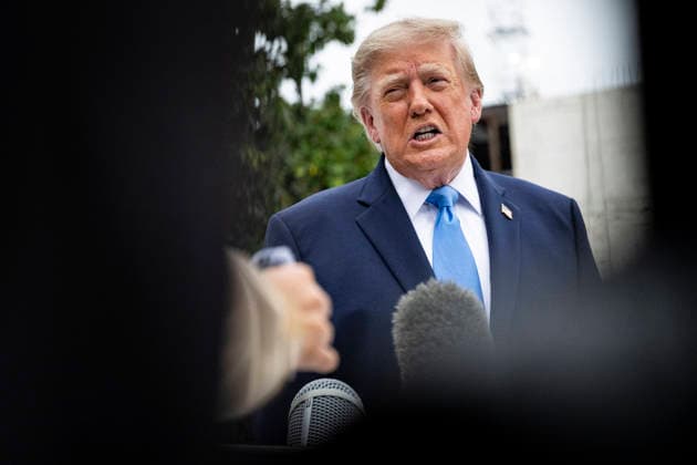 US President Donald J. Trump departs from the White House US President Donald J. Trump speaks to members of the media before boarding Marine One on the South Lawn of the White House, in Washington, DC, USA, 3 October 2026. President Trump is traveling to Ohio for a rally as he campaigns with Republican Party candidates before midterm elections. WASHINGTON DC United States  Copyright: xPool ABACAx