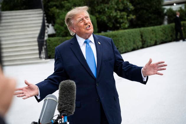 US President Donald J. Trump departs from the White House US President Donald J. Trump speaks to members of the media before boarding Marine One on the South Lawn of the White House, in Washington, DC, USA, 3 October 2026. President Trump is traveling to Ohio for a rally as he campaigns with Republican Party candidates before midterm elections. WASHINGTON DC United States  Copyright: xPool ABACAx