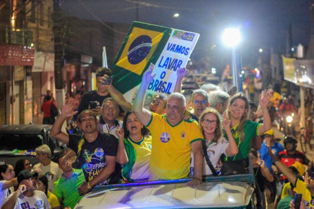 MACEIo, AL - 03.10.2026: CARREATA ALFREDO GASPAR EM MACEIo - Vice-presidential candidate Alfredo Gaspar (PL), after touring the northeast in this last week of campaigning, concluded on Saturday night (3) a large motorcade in Maceio, starting from Benedito Bentes, passing along the coast of the Alagoas capital to the historic neighborhood of Jaragua, accompanied by Senate candidate Arthur Lira (PP) and candidates State Deputy Cabo Bebeto (PL) and Federal Deputy Fabio Costa, a large number of supporters were present in this motorcade x3024522x  GUIDOxJR.
