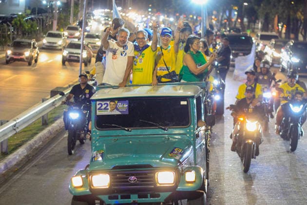 MACEIo, AL - 03.10.2026: CARREATA ALFREDO GASPAR EM MACEIo - Vice-presidential candidate Alfredo Gaspar (PL), after touring the northeast in this last week of campaigning, concluded on Saturday night (3) a large motorcade in Maceio, starting from Benedito Bentes, passing along the coast of the Alagoas capital to the historic neighborhood of Jaragua, accompanied by Senate candidate Arthur Lira (PP) and candidates State Deputy Cabo Bebeto (PL) and Federal Deputy Fabio Costa, a large number of supporters were present in this motorcade x3024534x  GUIDOxJR.