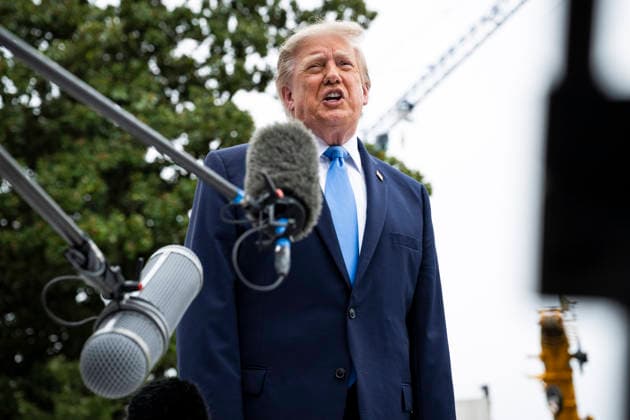 October 3, 2026, Washington, District Of Columbia, USA: United States President Donald J Trump speaks to members of the media before boarding Marine One on the South Lawn of the White House, in Washington, DC, USA, 3 October 2026. President Trump is traveling to Ohio for a rally as he campaigns with Republican Party candidates before midterm elections Washington USA - ZUMAs152 20261003_faa_s152_021 Copyright: xGraemexSloan-PoolxviaxCNPx
