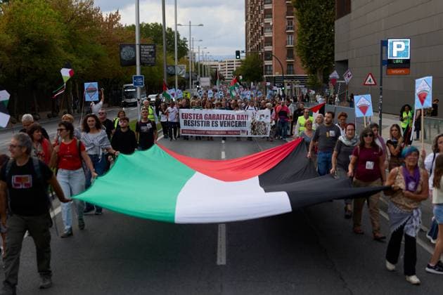Pro-Palestinian demonstrators march in Pamplona PAMPLONA, SPAIN, OCTOBER 3, 2026: Demonstrators take part in a pro-Palestinian march called by the citizens platform Yala Nafarroa in Pamplona. Protesters carried Palestinian flags and banners expressing solidarity with Gaza, including a large banner reading Stop Genocide, while participants also displayed messages calling for the protection of journalists. Pamplona Spain Copyright: x xUnaixBeroizx xJNAxPressx