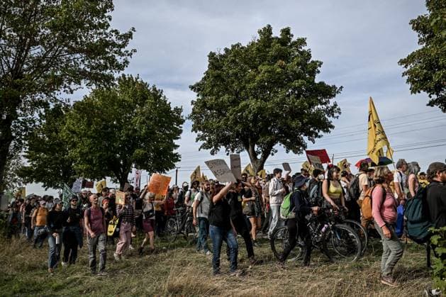 PROTEST AGAINST PESTICIDES PHOTOPQR OUEST FRANCE Martin ROCHE Saint Pierre la Garenne October 3, 2026 This Saturday, October 3, 2026, a protest against pesticides is being held in Saint-Pierre-la-Garenne, Eure, Normandy. In the massive procession, farmers, patients, healthcare workers, and citizens demanded the closure of production sites such as Syngenta’s. The rally was organized by an unprecedented coalition: the Confédération paysanne, Les Soulèvements de la Terre, the association Cancer Colère, and the Collectif de soutien aux victimes des pesticides de l’Ouest (CSVPO). Photographer: Martin ROCHE, Ouest France. Saint-Pierre-la-Garenne, October 3, 2026. On Saturday, October 3, 2026, a protest against pesticides was held in Saint-Pierre Copyright: xPHOTOPQR OUESTxFRANCE MAXPPPxMartinxROCHEx 20261004OFR7257 20261004OFR7257