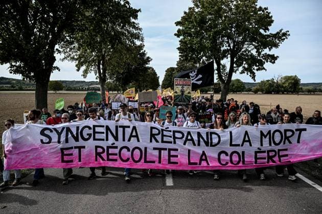 PROTEST AGAINST PESTICIDES PHOTOPQR OUEST FRANCE Martin ROCHE Saint Pierre la Garenne October 3, 2026 This Saturday, October 3, 2026, a protest against pesticides is being held in Saint-Pierre-la-Garenne, Eure, Normandy. In the massive procession, farmers, patients, healthcare workers, and citizens demanded the closure of production sites such as Syngenta’s. The rally was organized by an unprecedented coalition: the Confédération paysanne, Les Soulèvements de la Terre, the Cancer Colère association, and the Collectif de soutien aux victimes des pesticides de l’Ouest (CSVPO). Photographer: Martin ROCHE, Ouest France. Saint Pierre la Garenne, October 3, 2026. On Saturday, October 3, 2026, a protest against pesticides was held in Saint-Pierre Copyright: xPHOTOPQR OUESTxFRANCE MAXPPPxMartinxROCHEx 20261004OFR7274 20261004OFR7274