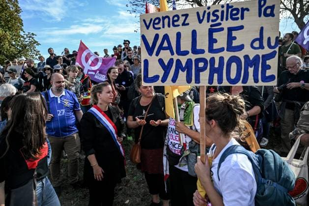 PROTEST AGAINST PESTICIDES PHOTOPQR OUEST FRANCE Martin ROCHE Saint Pierre la Garenne October 3, 2026 This Saturday, October 3, 2026, a protest against pesticides is being held in Saint-Pierre-la-Garenne, Eure, Normandy. In the massive procession, farmers, patients, healthcare workers, and citizens demanded the closure of production sites such as Syngenta’s. The rally was organized by an unprecedented coalition: the Confédération paysanne, Les Soulèvements de la Terre, the association Cancer Colère, and the Collectif de soutien aux victimes des pesticides de l’Ouest (CSVPO). Here, La France Insoumise representative Mathilde Panot participated in the demonstration. Photographer: Martin ROCHE, Ouest France, Saint-Pierre-la-Garenne, October 3 Copyright: xPHOTOPQR OUESTxFRANCE MAXPPPxMartinxROCHEx 20261004OFR7279 20261004OFR7279