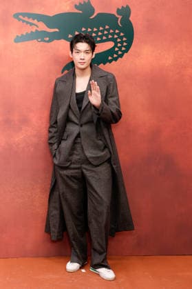 Kim Yoon Sik at the photocall for the Lacoste Women s Ready-to-Wear Spring Summer 2027 show during Paris Fashion Week (PFW) at Roland Garros in Paris, France, on October 4, 2026. Olivier Borde, bestimage. Photocall at the Lacoste Women’s Ready-to-Wear Spring Summer 2027 show as part of Paris Fashion Week on October 4, 2026, in Paris, France. Paris, France  Copyright: xOLIVIERxBORDEx xBESTIMAGExOLIVIERxBORDEx xBESTIMAGEx