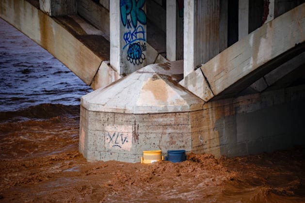 The Besòs River Exceeds the Danger Threshold in Santa Coloma de Gramenet, Barcelona. The Besòs River has risen due to last night’s torrential rains, on October 4, 2026, in Santa Coloma de Gramenet, Barcelona, Catalonia, Spain. The Generalitat’s Civil Protection Agency has issued an Es Alert to residents of Barcelona, Montcada i Reixac, Santa Coloma de Gramenet, and Sant Adrià de Besòs, Barcelona, due to the risk of the Besòs River overflowing as a result of the rainstorm. Civil Protection has asked residents in the vicinity to move to upper floors if the water reaches their homes. They also remind residents to avoid basements and ground floors and to stay away from the river OCTOBER 4, 2026 Kike Rincó Santa Coloma de Gramenet, Barcelona Copyright: xKikexRinconx 7819609