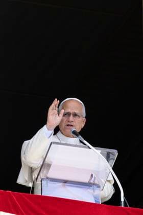 ITALY - ANGELUS - VATICAN-2026 10 4 Italy, Rome, Vatican, 2026 10 4 Pope Leo XIV addresses the crowd from the window of the apostolic palace overlooking St. Peter s square during his Sunday Angelus prayer at the Vatican . EDITORIAL USE ONLY - NO BOOKS Copyright: xVATICANxMEDIA xCatholicxPressxPhotox