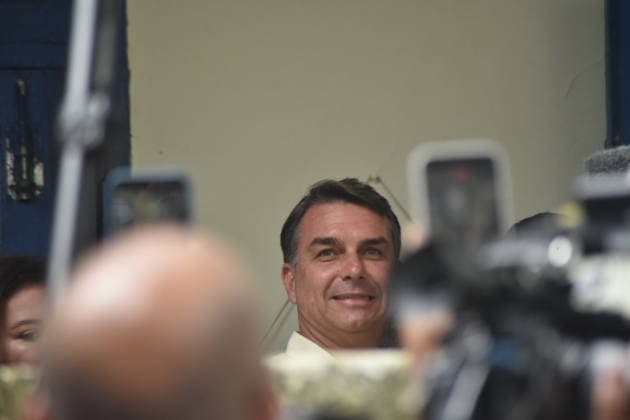 RIO DE JANEIRO, RJ - 04.10.2026: 2026 ELECTIONS IN RIO DE JANEIRO - Flavio Bolsonaro arrives to vote in Rio de Janeiro this Sunday, October 4th, election day for President of Brazil. x3024762x  CristianexMota