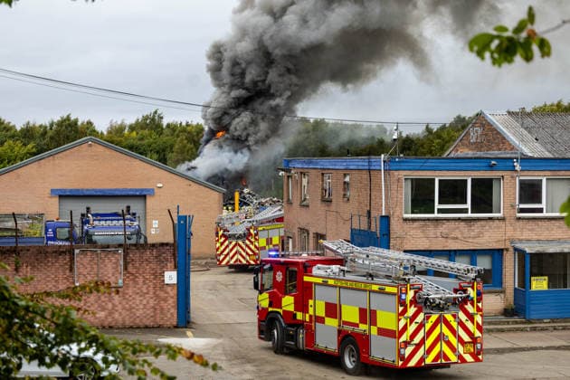 UK: Large fire in Linlithgow at metal recycling plant, Linlithgow, 4 October 2026 Pictured - A large fire broke out on Sunday morning at the Brookfield Metals plant in Linlithgow. At least 6 fire appliances were on site and could be seen running shuttles to refill with water in a nearby housing estate as explosions could be heard intermittently as firefighters fought the blaze and a large plume of smoke drifted over the town. (Photo by Andrew West EEm SIPA USA) Linlithgow Scotland Copyright: x(PhotoxbyxAndrewxWest EEm SIPAxUx