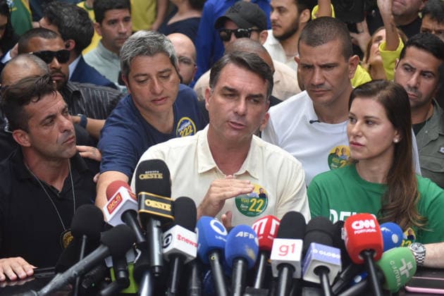 RIO DE JANEIRO, RJ - 04.10.2026: 2026 ELECTIONS IN RIO DE JANEIRO - Flavio Bolsonaro votes in Rio de Janeiro this Sunday, October 4th, election day for President of Brazil. x3024764x  CristianexMota
