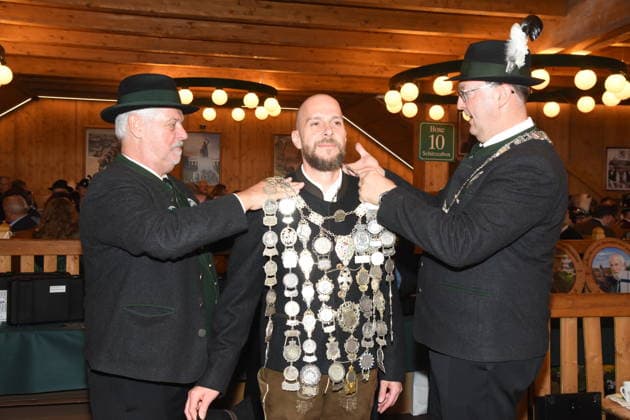 Andreas Dumberger, 2026 State Air Rifle Shooting Champion; Christian Kühn, State Shooting Master; Munich, October 4, 2026; Theresienwiesn Oktoberfest; Schützen Festzelt; State Shooting Competition; Award Ceremony for This Year s Shooting Champions; Photo: Munich