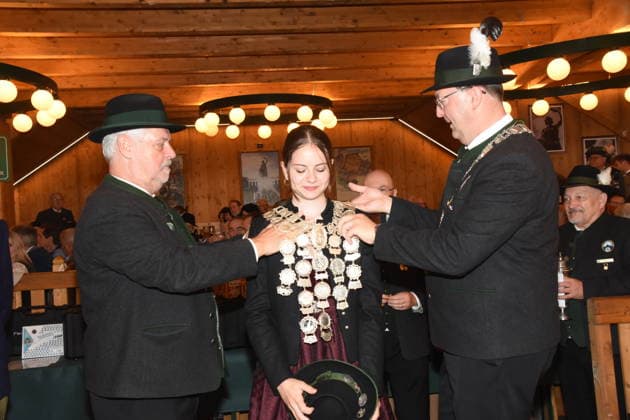 Franziska Gromann, 2026 State Youth Shooting Queen; Christian Kühn, State Shooting Champion; Munich, October 4, 2026; Theresienwiesn Oktoberfest; Shooting Festival Tent; State Shooting Competition; Award Ceremony for This Year s Shooting Kings; Photo: Munich