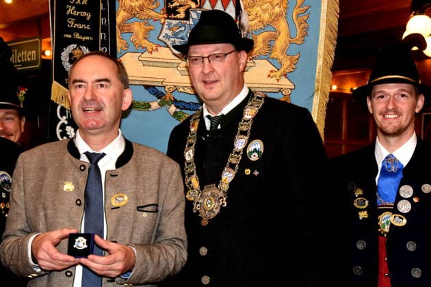 Hubert Aiwanger, STV; Christian Kühn, Minister President; State Shooting Champion; Munich; October 4, 2026; Theresienwiesn; Oktoberfest; Schützen Festzelt; State Shooting Competition; Award Ceremony for This Year s Shooting Champions; Photo: Munich