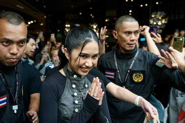 Nene Royal celebrates AGT victory in Bangkok BANGKOK, THAILAND, OCTOBER 4, 2026: Thai singer and guitarist Nene Royal takes part in a victory parade through central Bangkok following her win on Season 21 of America s Got Talent. The 16-year-old, who became the first Thai contestant to win the competition, was welcomed by fans during the Welcome NENE ROYAL: Win The World for Thailand celebration organized by Siam Piwat and private-sector partners. The parade began at Siam Paragon and travelled through central Bangkok before returning to the shopping complex for a welcome event. Bangkok Thailand Copyright: x xWatsawatxKoktabtimx xJNAxPressx