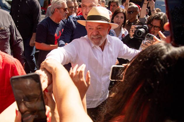 SaO PAULO, SP - 04.10.2026: 2026 ELECTIONS SP - President Luiz Inacio Lula da Silva votes at the Joao Firmino Correia de Araujo School, on the morning of this Sunday (04) in Sao Bernardo do Campo, SP. x3024825x  RodileixMorais