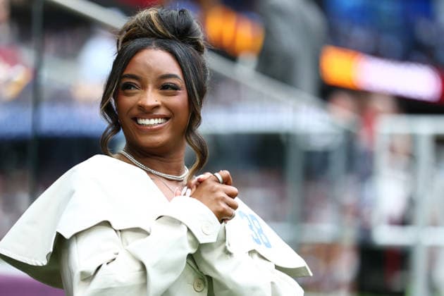 Entertainment Bilder des Tages October 4, 2026, London, England, United Kingdom: US artistic gymnastics legends SIMONE BILES attends the NFL 2026 27 regular season matchday 4 between INDIANAPOLIS COLTS and WASHINGTON COMMANDERS at the Tottenham Hotspur Stadium in London, United Kingdom. London United Kingdom  - ZUMAc179 20261004_zep_c179_001 Copyright: xMickaelxChavetx