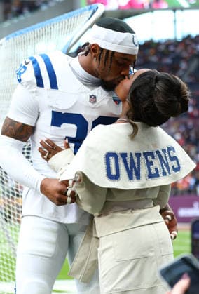 October 4, 2026, London, England, United Kingdom: US artistic gymnastics legends SIMONE BILES attends the NFL 2026 27 regular season matchday 4 between INDIANAPOLIS COLTS and WASHINGTON COMMANDERS at the Tottenham Hotspur Stadium in London, United Kingdom. London United Kingdom  - ZUMAc179 20261004_zep_c179_007 Copyright: xMickaelxChavetx