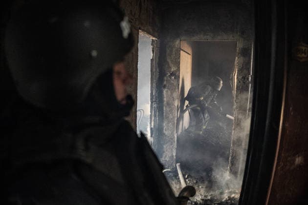Aftermath of Russian attack on Ukraine s Kramatorsk KRAMATORSK, UKRAINE - OCTOBER 4: Ukrainian firefighters try to put out a fire following several Russian attacks on a residential area in Kramatorsk, Ukraine, 4 October 2026 Diego Herrera Carcedo Anadolu Kramatorsk Ukraine. Editorial use only. Please get in touch for any other usage.  Copyright: x2026xAnadoluxDiegoxHerreraxCarcedox