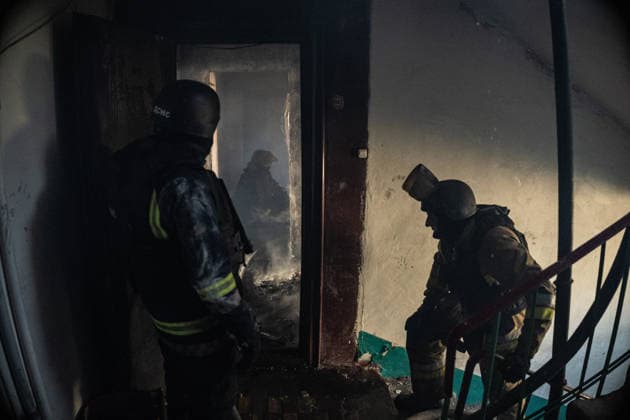 Aftermath of Russian attack on Ukraine s Kramatorsk KRAMATORSK, UKRAINE - OCTOBER 4: Ukrainian firefighters try to put out a fire following several Russian attacks on a residential area in Kramatorsk, Ukraine, 4 October 2026 Diego Herrera Carcedo Anadolu Kramatorsk Ukraine. Editorial use only. Please get in touch for any other usage.  Copyright: x2026xAnadoluxDiegoxHerreraxCarcedox