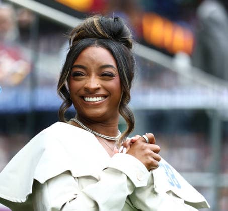 October 4, 2026, London, England, United Kingdom: US artistic gymnastics legends SIMONE BILES attends the NFL 2026 27 regular season matchday 4 between INDIANAPOLIS COLTS and WASHINGTON COMMANDERS at the Tottenham Hotspur Stadium in London, United Kingdom. London United Kingdom - ZUMAc179 20261004_zep_c179_003 Copyright: xMickaelxChavetx