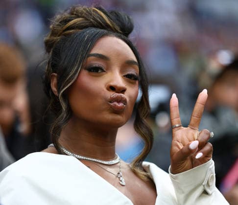 October 4, 2026, London, England, United Kingdom: US artistic gymnastics legends SIMONE BILES attends the NFL 2026 27 regular season matchday 4 between INDIANAPOLIS COLTS and WASHINGTON COMMANDERS at the Tottenham Hotspur Stadium in London, United Kingdom. London United Kingdom  - ZUMAc179 20261004_zep_c179_014 Copyright: xMickaelxChavetx