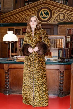 Zoey Deutch at the photocall for the Valentino Women s Ready-to-Wear Spring Summer 2027 show during Paris Fashion Week (PFW) in Paris, France, on October 4, 2026. Olivier Borde, bestimage. Photocall at the Valentino Women’s Ready-to-Wear Spring Summer 2027 show as part of Paris Fashion Week on October 4, 2026, in Paris, France. Paris, France  Copyright: xOLIVIERxBORDEx xBESTIMAGExOLIVIERxBORDEx xBESTIMAGEx