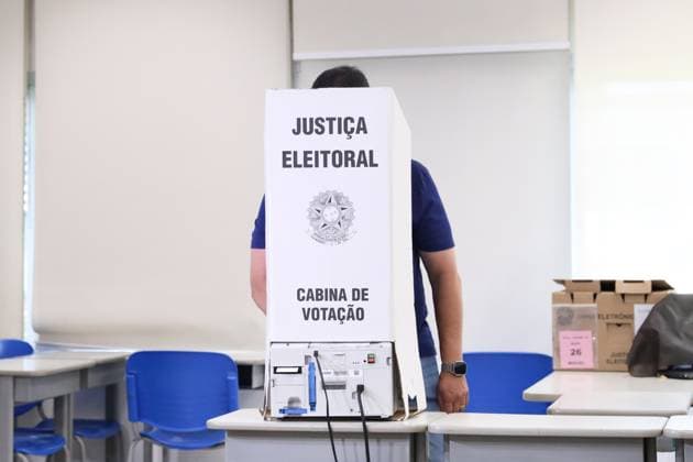 Candidate for re-election, Tarcisio de Freitas votes at a school in the southern zone of Sao Paulo. Candidate for re-election to the government of Sao Paulo, Tarcisio de Freitas (Republicanos) arrives to vote at the Miguel de Cervantes school, in the Morumbi neighborhood, south of Sao Paulo, this Sunday, October 4, 2026 SAO PAULO SP BRAZIL Copyright: xMarinaxUezimax