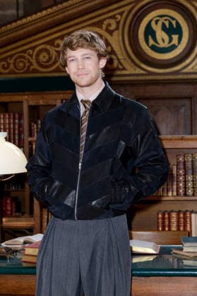 Joe Alwyn at the photocall for the Valentino Women s Ready-to-Wear Spring Summer 2027 show during Paris Fashion Week (PFW) in Paris, France, on October 4, 2026. Olivier Borde, bestimage. Photocall at the Valentino Women’s Ready-to-Wear Spring Summer 2027 show as part of Paris Fashion Week on October 4, 2026, in Paris, France. Paris, France  Copyright: xOLIVIERxBORDEx xBESTIMAGExOLIVIERxBORDEx xBESTIMAGEx