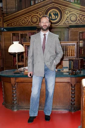 Alessandro Borghi at the photocall for the Valentino Women s Ready-to-Wear Spring Summer 2027 show during Paris Fashion Week (PFW) in Paris, France, on October 4, 2026. Olivier Borde, bestimage. Photocall at the Valentino Women’s Ready-to-Wear Spring Summer 2027 show as part of Paris Fashion Week on October 4, 2026, in Paris, France. Paris, France  Copyright: xOLIVIERxBORDEx xBESTIMAGExOLIVIERxBORDEx xBESTIMAGEx