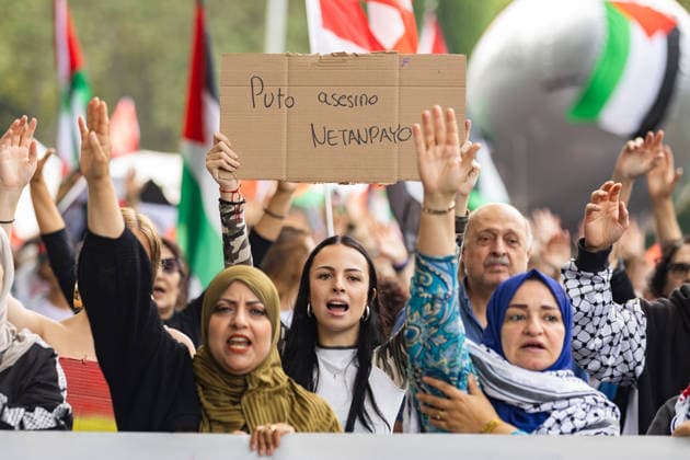 October 4, 2026, Madrid, Madrid, SPAIN: Thousands of people demonstrated in Madrid, three years after the start of Israel s latest military offensive against Palestinian populations in Gaza and the West Bank. Madrid SPAIN  - ZUMAl221 20261004_zip_l221_010 Copyright: xIgnacioxLopezxIsasmendix