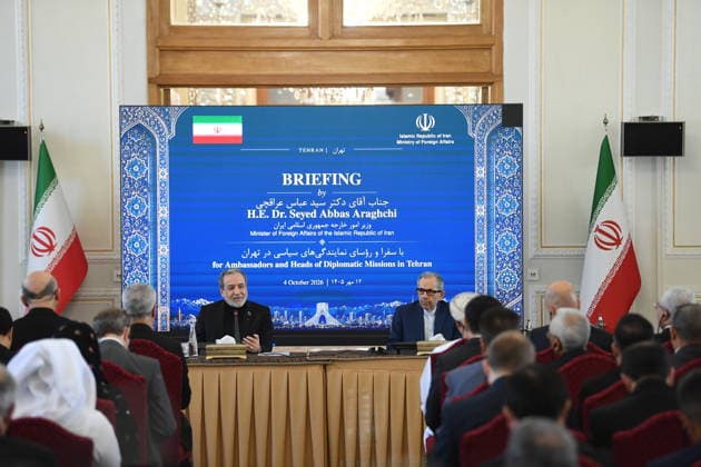 (261004) -- TEHRAN, Oct. 4, 2026 -- Iran s Foreign Minister Seyed Abbas Araghchi (L, back) speaks during a meeting with foreign ambassadors and diplomats in Tehran, Iran, Oct. 4, 2026. Araghchi said here on Sunday the country is still ready to achieve a just and honorable solution through diplomacy, but it will give a more crushing response if the enemies once again resort to military actions. Araghchi also highlighted Iran s seriousness and decisiveness in both defending itself and advancing diplomacy at a meeting with foreign ambassadors and diplomats. Shadati) IRAN-TEHRAN-FM-FOREIGN AMBASSADORS AND DIPLOMATS-MEETING ShaxDati 