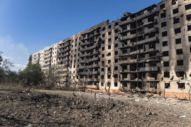 Aftermath of Russian attack on Ukraine s Kramatorsk KRAMATORSK, UKRAINE - OCTOBER 4: A Ukrainian firefighter walks past a burnt-out and damaged building following several Russian attacks on a residential area in Kramatorsk, Ukraine, 4 October 2026 Diego Herrera Carcedo Anadolu Kramatorsk Ukraine. Editorial use only. Please get in touch for any other usage.  Copyright: x2026xAnadoluxDiegoxHerreraxCarcedox