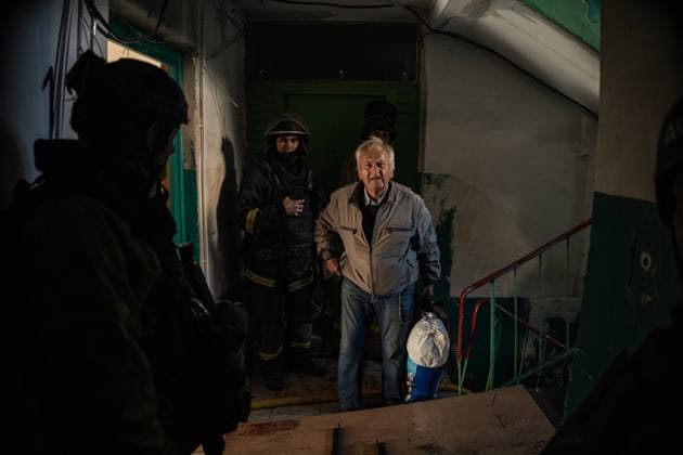 Aftermath of Russian attack on Ukraine s Kramatorsk KRAMATORSK, UKRAINE - OCTOBER 4: A civilian goes to collect his belongings from a house following several Russian attacks on a residential building in Kramatorsk, Ukraine, on 4 October 2026 Diego Herrera Carcedo Anadolu Kramatorsk Ukraine. Editorial use only. Please get in touch for any other usage.  Copyright: x2026xAnadoluxDiegoxHerreraxCarcedox
