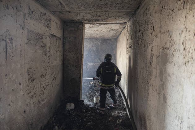 Aftermath of Russian attack on Ukraine s Kramatorsk KRAMATORSK, UKRAINE - OCTOBER 4: Ukrainian firefighters try to put out a fire following several Russian attacks on a residential area in Kramatorsk, Ukraine, 4 October 2026 Diego Herrera Carcedo Anadolu Kramatorsk Ukraine. Editorial use only. Please get in touch for any other usage.  Copyright: x2026xAnadoluxDiegoxHerreraxCarcedox