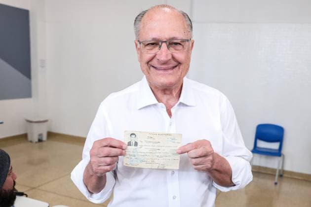 Geraldo Alckmin votes at a school in the southern zone of Sao Paulo. Vice-President of the Republic of Brazil and candidate for re-election, Geraldo Alckmin (PSB) votes at Colegio Santo Americo, in the southern zone of Sao Paulo, this Sunday, October 4, 2026. SAO PAULO BRAZIL BRA Copyright: xMARINAxUEZIMAx