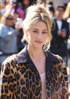 Lili Reinhart at the Miu Miu Women’s Ready-to-Wear Spring Summer 2027 fashion show during Paris Fashion Week (PFW) on October 4, 2026. Denis Guignebourg, Bestimage. Miu Miu Women’s’s Ready-to-Wear Collection Spring Summer 2027 at Paris Fashion Week (PFW) on October 4, 2026, Paris, France  Copyright: xDenisxGuignebourgx xBestimagexDenisxGuignebourgx xBestimagex