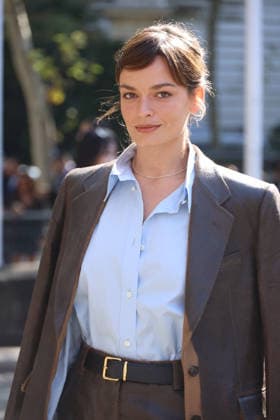 Emma Mackey at the Miu Miu Women’s Ready-to-Wear Spring Summer 2027 fashion show during Paris Fashion Week (PFW) on October 4, 2026. Denis Guignebourg, Bestimage. Miu Miu Women’s’s Ready-to-Wear Collection Spring Summer 2027 at Paris Fashion Week (PFW) on October 4, 2026, Paris, France  Copyright: xDenisxGuignebourgx xBestimagexDenisxGuignebourgx xBestimagex