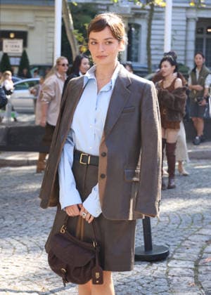 Emma Mackey at the Miu Miu Women’s Ready-to-Wear Spring Summer 2027 fashion show during Paris Fashion Week (PFW) on October 4, 2026. Denis Guignebourg, Bestimage. Miu Miu Women’s’s Ready-to-Wear Collection Spring Summer 2027 at Paris Fashion Week (PFW) on October 4, 2026, Paris, France  Copyright: xDenisxGuignebourgx xBestimagexDenisxGuignebourgx xBestimagex