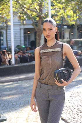 Nara Smith at the Miu Miu Women’s Ready-to-Wear Spring Summer 2027 fashion show during Paris Fashion Week (PFW) on October 4, 2026. Denis Guignebourg, Bestimage. Miu Miu Women’s’s Ready-to-Wear Collection Spring Summer 2027 at Paris Fashion Week (PFW) on October 4, 2026, Paris, France  Copyright: xDenisxGuignebourgx xBestimagexDenisxGuignebourgx xBestimagex