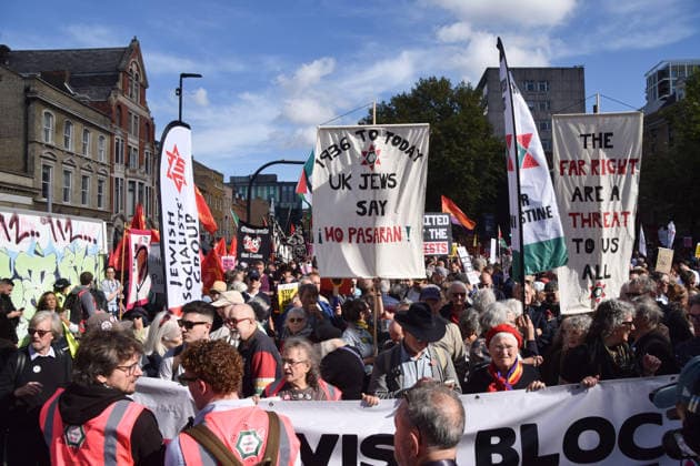 October 4, 2026, London, England, United Kingdom: Protesters gather in Whitechapel during the march to Cable Street against racism and fascism, marking the 90th anniversary since the Battle of Cable Street. London United Kingdom  - ZUMAv130 20261004_zip_v130_010 Copyright: xVukxValcicx