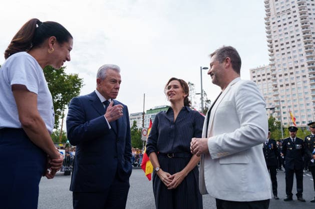 Ayuso Attends the Hispanic Heritage Parade in Madrid The president of the Community of Madrid, Isabel Díaz Ayuso 2d, and the U.S. Ambassador to Spain, Benjamín León 2i, during the Hispanic Heritage Parade on October 4, 2025, in Madrid, Spain. For the third consecutive year, the Hispanic Heritage Parade wound its way down Gran Vía, with the largest display to date. Twenty countries from the Americas, plus the United States, Equatorial Guinea, the Philippines, Guam, and the Northern Mariana Islands, were the highlights of this year’s event. October 4, 2026, Madrid, Spain  Copyright: xMatiasxChiofalox 7820165