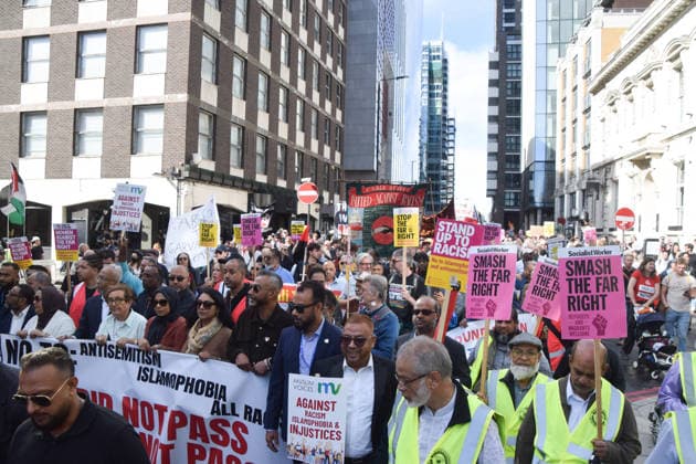 October 4, 2026, London, England, United Kingdom: Protesters march to Cable Street against racism and fascism, marking the 90th anniversary since the Battle of Cable Street. London United Kingdom - ZUMAv130 20261004_zip_v130_043 Copyright: xVukxValcicx