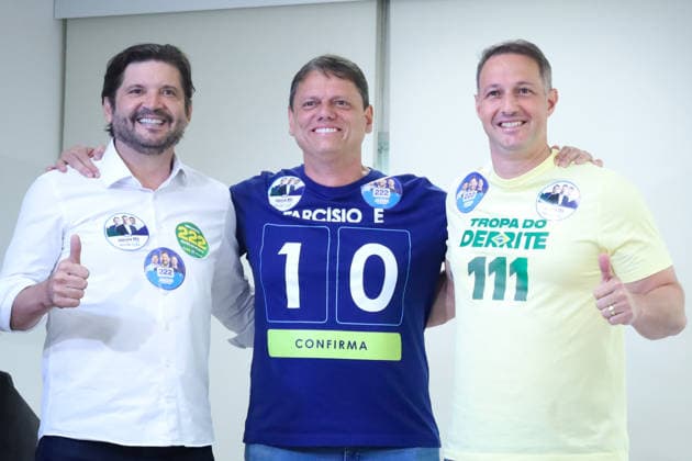 Sao Paulo State Governor candidate Tarcisio de Freitas casts ballot in Sao Paulo SAO PAULO, BRAZIL - OCTOBER 4: Sao Paulo State Governor and candidate for re-election, Tarcisio de Freitas (Republicanos), casts his vote at Colegio Miguel de Cervantes in the Morumbi neighborhood of Sao Paulo, Brazil on October 4, 2026. Freitas was accompanied by Federal Senate candidates Andre do Prado and Guilherme Derrite during the first round of the Brazilian general elections. Julia Ju Anadolu Sao Paulo Brazil. Editorial use only. Please get in touch for any other usage.  Copyright: x2026xAnadoluxJuliaxJux