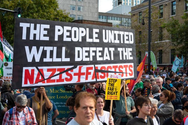 Battle of Cable Street 90th anniversary march in London - 04 Oct 2026 Protesters hold a banner during the demonstration. Thousands of people gathered in East London for a march marking the 90th anniversary of the Battle of Cable Street. Participants met outside Tower Hamlets Town Hall before marching to commemorate the 1936 mobilisation against Oswald Mosley’s British Union of Fascists, when Jewish residents and their allies opposed a planned fascist march through the East End. London United Kingdom Copyright: xAndreaxDomeniconix xSOPAxImagesx ADOMENICONI_CABLE_STREET_90_Z62_6909